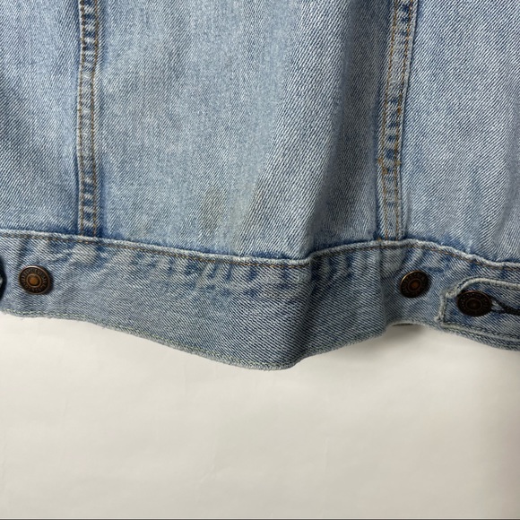 Levi’s Trucker Denim Jacket in Light Stonewash Large - Picture 8 of 10